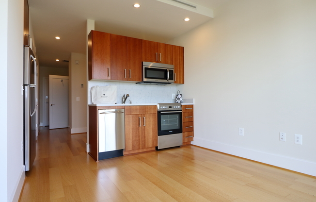 1 bed, 1 bath, $2,500, Unit 706
