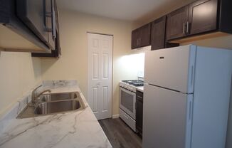 2 beds, 1 bath, 900 sqft, $1,255, Unit 4705 Indian Hills Dr., #14, Mount Pleasant, WI 53406