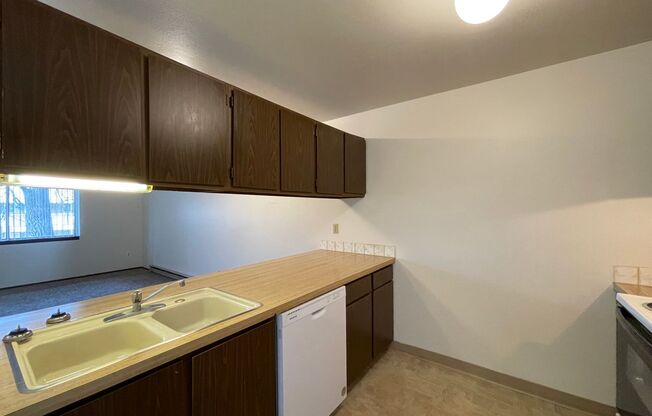 2 beds, 1 bath, 714 sqft, $1,050, Unit 12