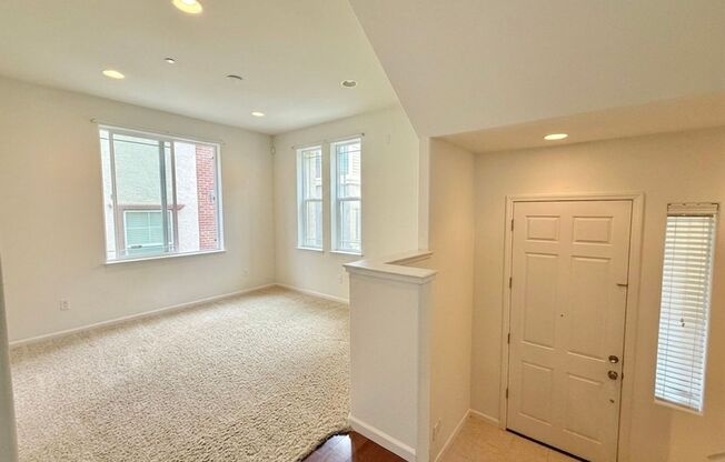 $4,400 / Beautiful 3BR + Bonus Room / 2.5BA Single-Family Home in Warm Springs, Fremont