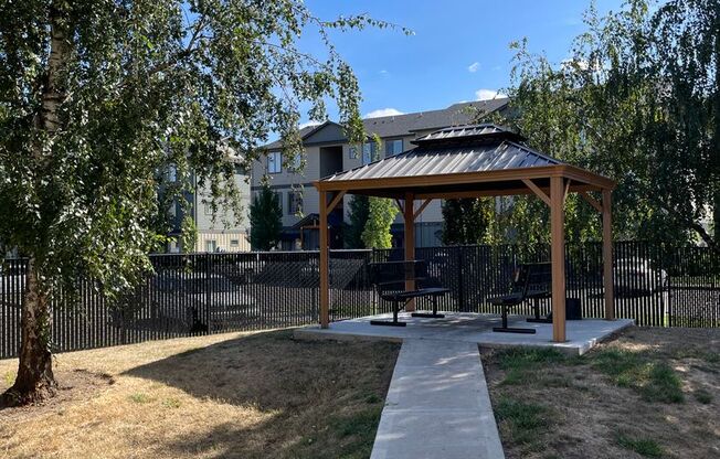 2 beds, 1 bath, 907 sqft, $1,400, Unit 1889B