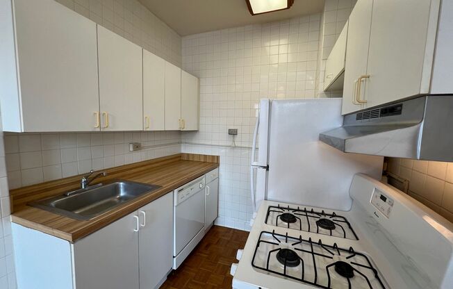 Studio, 1 bath, 425 sqft, $1,665, Unit 429-303