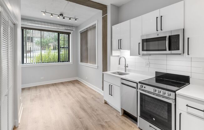 Studio, 1 bath, 280 sqft, $1,575, Unit 114