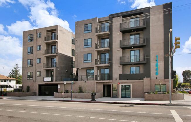 2 beds, 2 baths, 875 sqft, $2,905, Unit 505