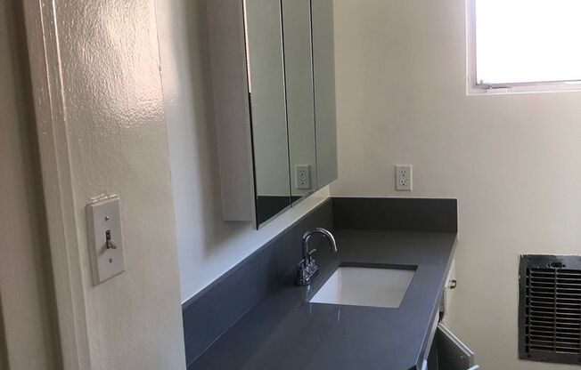 1 bed, 1 bath, $2,050, Unit 5