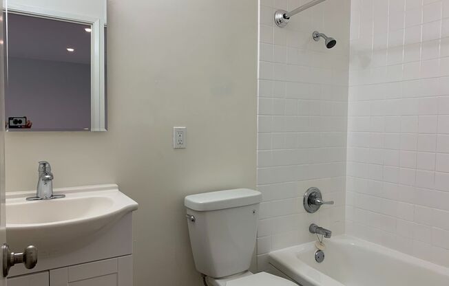 1 bed, 1 bath, $1,795, Unit 203