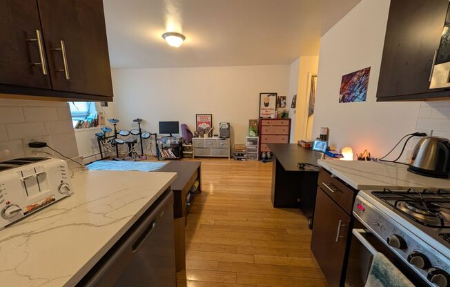 Studio, 1 bath, $1,395, Unit 1111H-408
