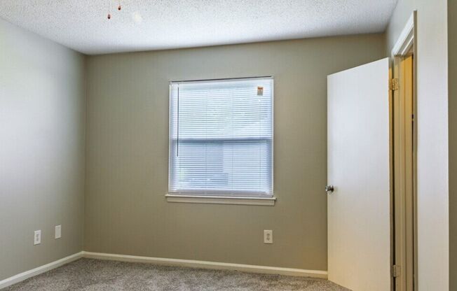 2 beds, 1.5 baths, 976 sqft, $1,250, Unit 200C