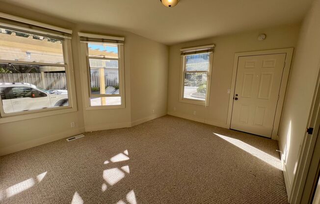 1 bed, 1 bath, 725 sqft, $2,750, Unit B-T/L