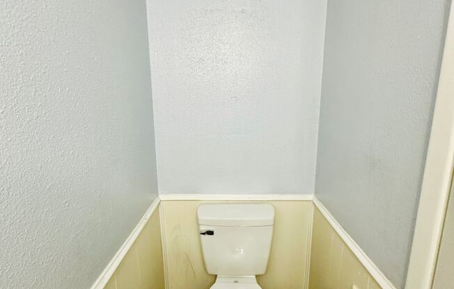 2 beds, 1.5 baths, 992 sqft, $780, Unit 215E