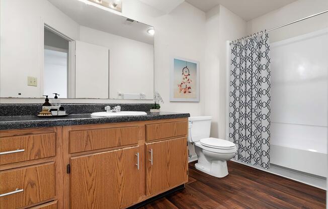 2 beds, 1 bath, 870 sqft, $1,235