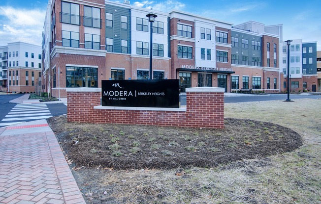 You will find Modera Berkeley Heights ideally nestled in the township of Berkeley Heights, known for its decades-long traditions, celebrations, and close-knit community.