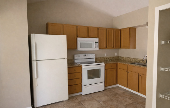 2/2 In Hunter's Reserve - Water included in rent