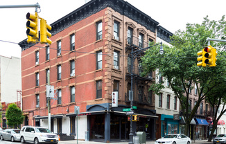 2 LINCOLN PL
