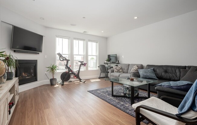 3 beds, 2 baths, 1,558 sqft, $6,000, Unit 21