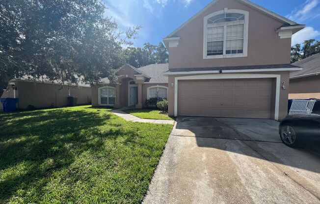A Gorgeous 5-Bedroom House in a Golf Coursea Golf Course Community