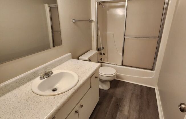 2 beds, 1.5 baths, 904 sqft, $775, Unit 101 Ellis Drive B