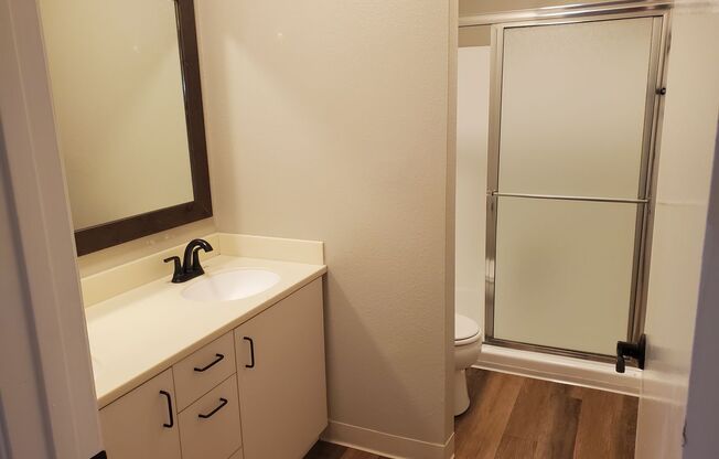 2 beds, 1 bath, 980 sqft, $2,500, Unit 080