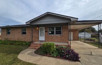 Great 3 bed 2 bath home in Glendale Acres