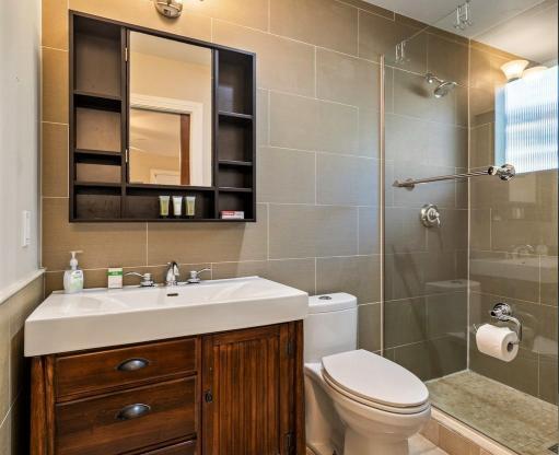 4 beds, 3 baths, 2,500 sqft, $10,500