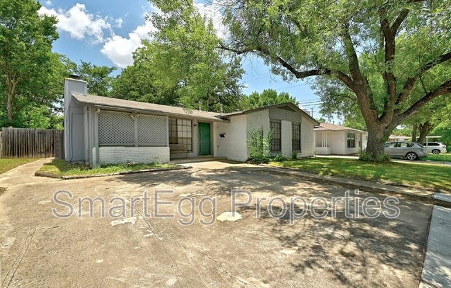 1612 BROADMOOR DR