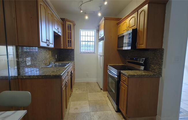 421 NE 1 ST