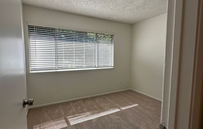3 beds, 1.5 baths, 1,025 sqft, $2,275, Unit 490004