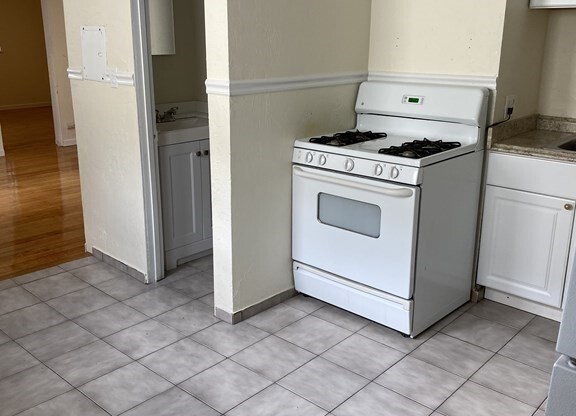 1 bed, 1 bath, $1,800, Unit 1