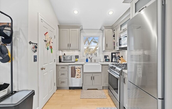 64 ASHLAND ST