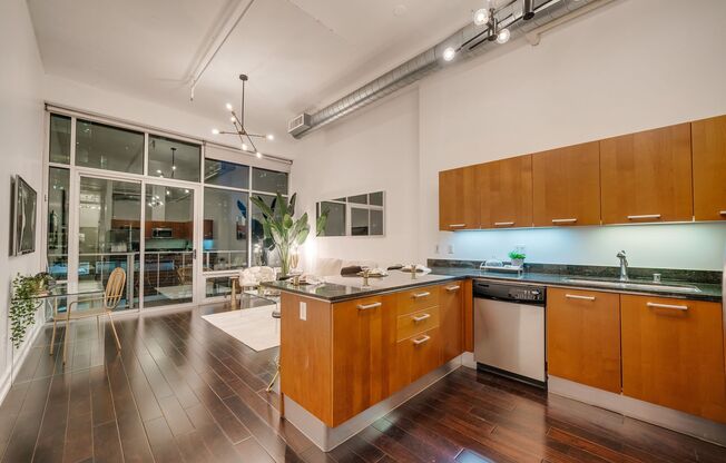 Don't miss out on your chance to Live at the Market Lofts!! Downtown LA view!!!