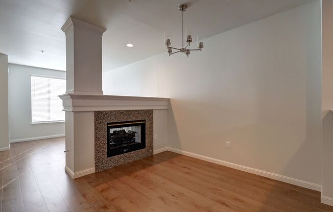 Luxury 2BR 2.5BA Townhouse Style Condo @ Lochshire on Forbes Creek
