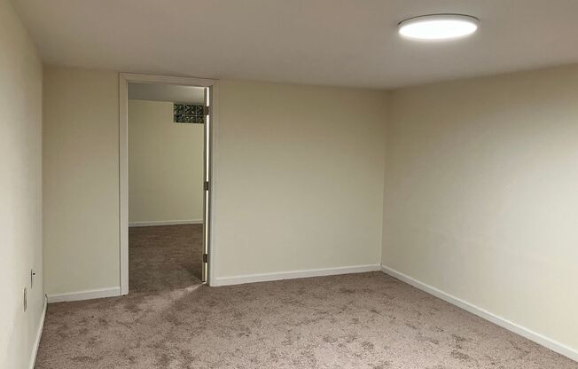 3 beds, 1 bath, $2,000