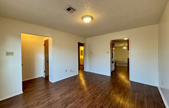 Duplex *LEASING SPECIAL AVAILABLE*