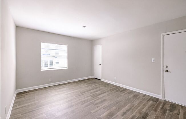 2 beds, 1 bath, 850 sqft, $1,200, Unit 26-E7