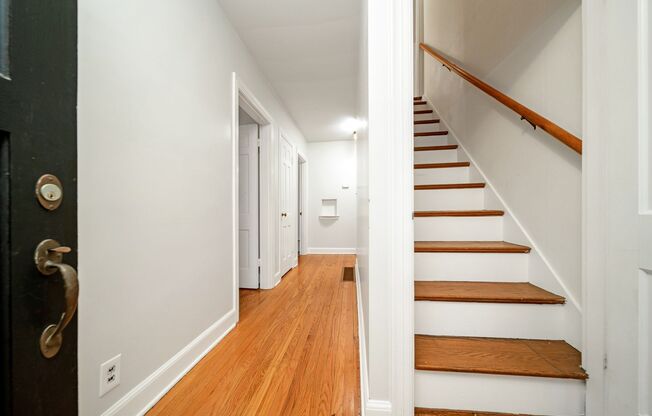 Charming 4BE/2BA home in the fantastic established neighborhood!