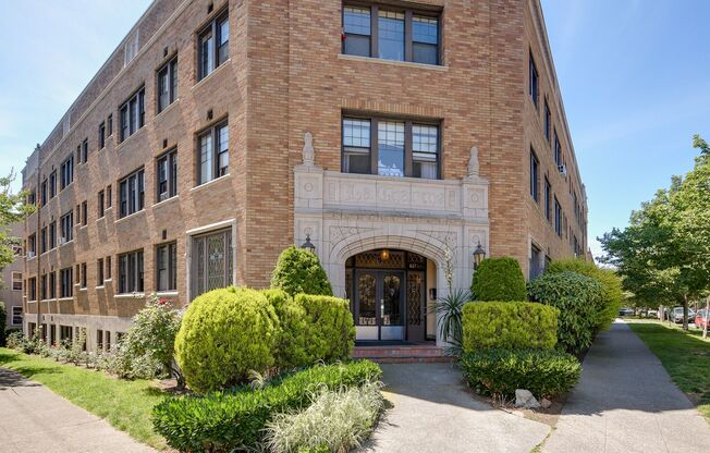 LAC La Charme Apartments