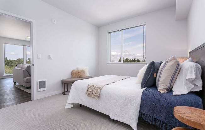 3 beds, 2 baths, 1,320 sqft, $2,695, Unit 606