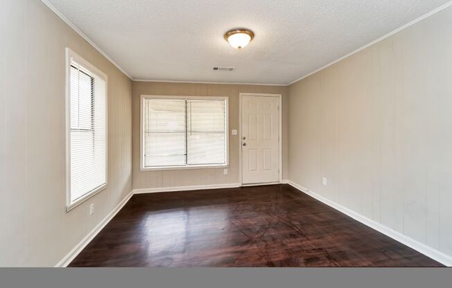 3 beds, 1 bath, $1,100