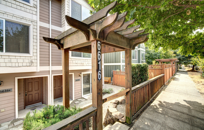 Well maintained 3 bedroom 2 bath town home in Georgetown