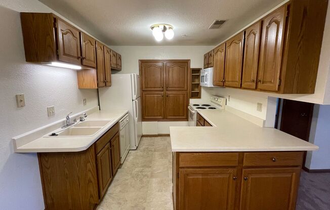 2 beds, 2 baths, 1,400 sqft, $1,650, Unit 6855-103