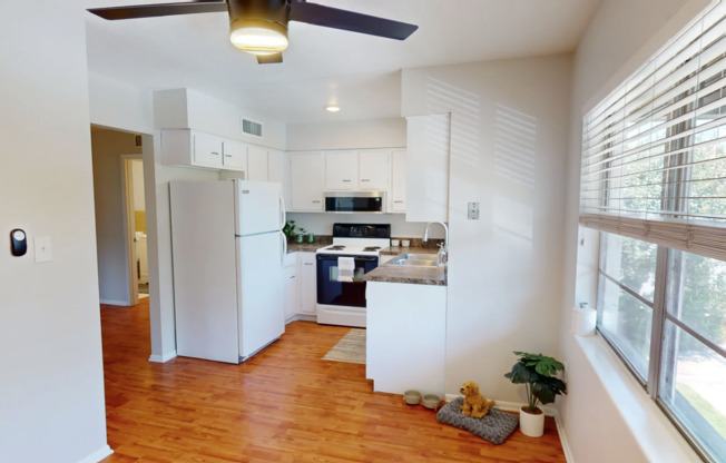 2 beds, 1 bath, 838 sqft, $1,899, Unit 9