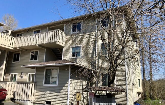 2 Bedroom 2 Bath Condo Overlooking a Greenbelt!