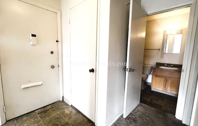 1 bed, 1 bath, $1,195, Unit 5802-3