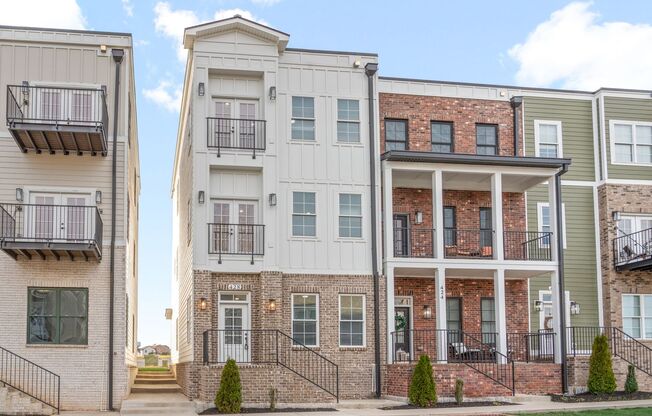 Gorgeous 3 Story 4 Bedroom Pet Friendly Home For Rent!