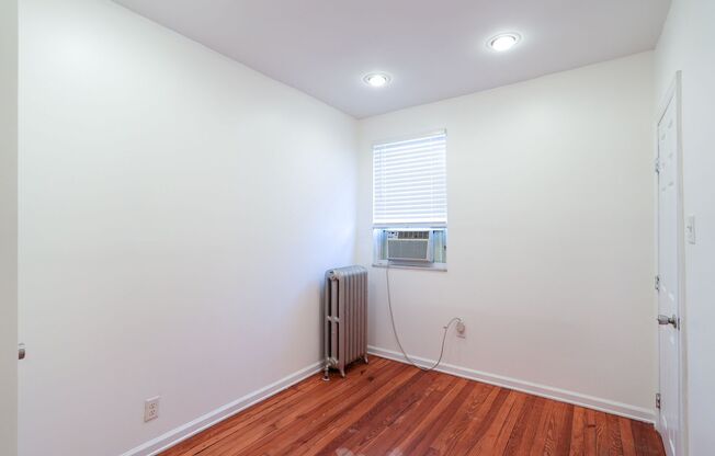 2 beds, 1 bath, $1,495