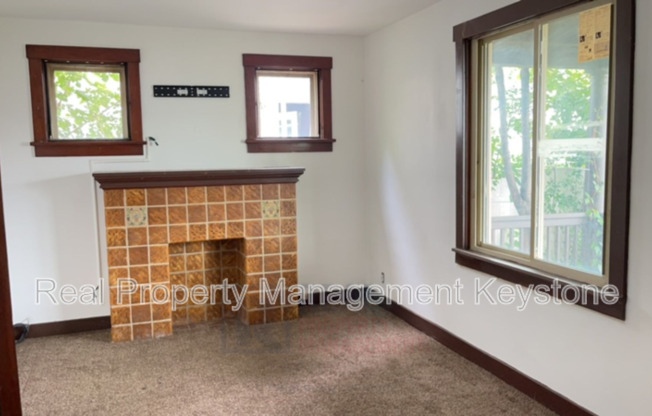122 E 16 AVE
