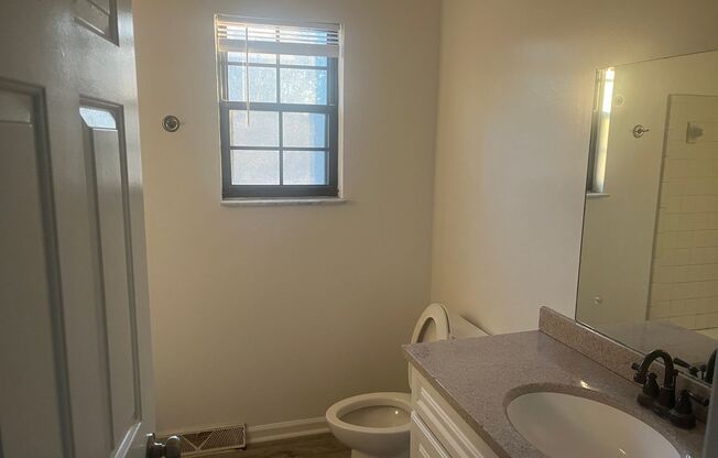 2 beds, 1.5 baths, $1,195, Unit 3