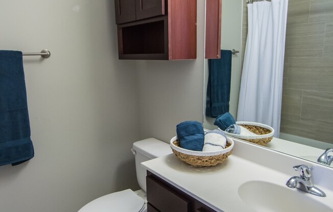 2 beds, 2 baths, 950 sqft, $1,375, Unit B-201