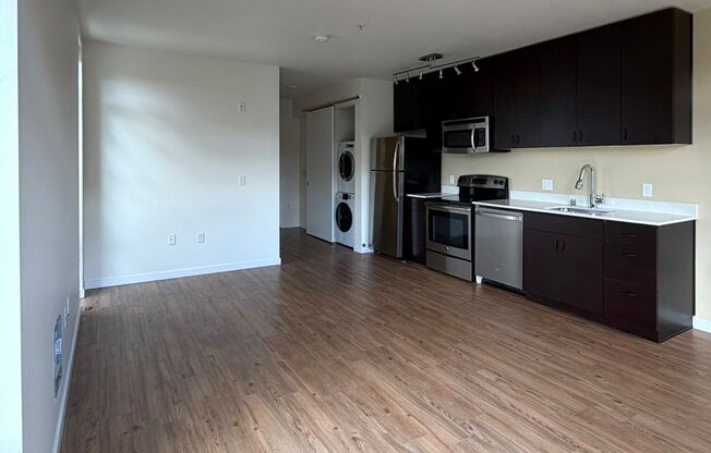 Studio, 1 bath, 407 sqft, $1,525, Unit 609