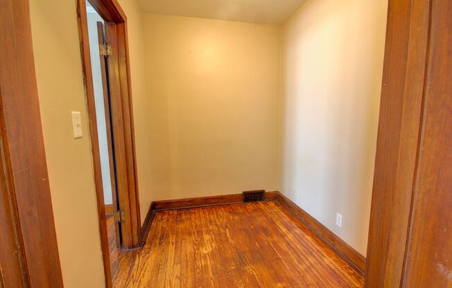 Studio, 1 bath, 490 sqft, $595, Unit Apt 7